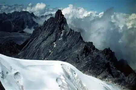 7 Misteri Gunung Jayawijaya