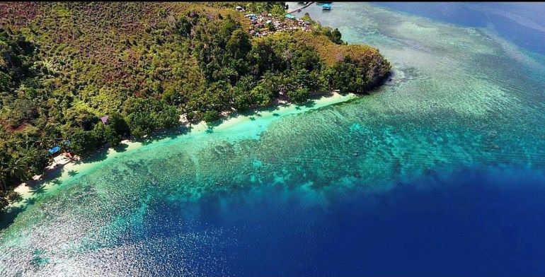 Melihat Eksotisme Pantai Papua