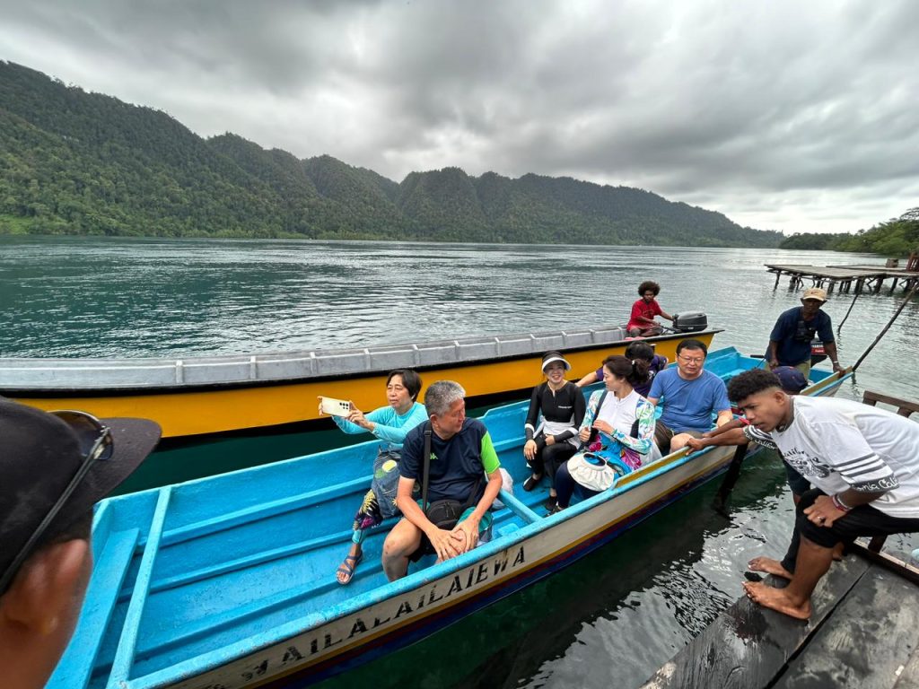 Paket Tour Wisata Liburan Raja Ampat Private Open Trip Start Sorong Waisai 1 Hari 2 3 4 5 Malam Harga Murah Pesona Papua Jakarta Surabaya (51)