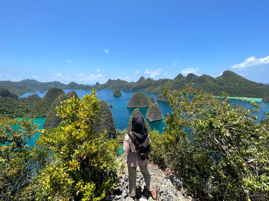 Paket Liburan 5 Hari 4 Malam Tour Raja Ampat HARGA PASTI HEMAT