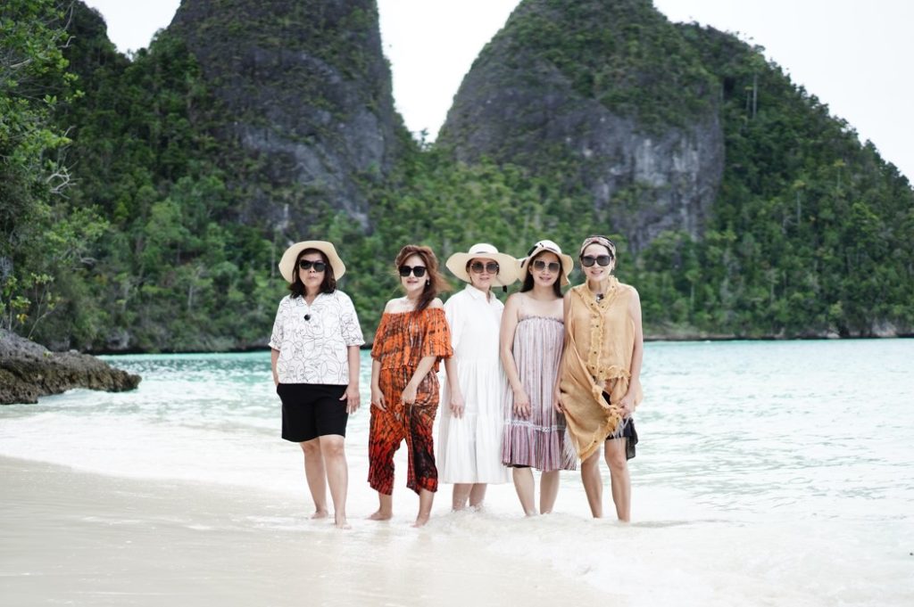 Paket Wisata Raja Ampat 5 Hari 4 Malam TERBAIK