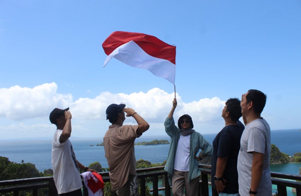 Paket Tour Raja Ampat 3 Hari 2 Malam BEST SELLER