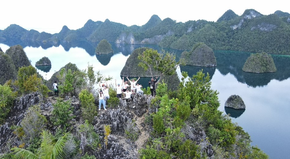 Paket Liburan 5 Hari 4 Malam Tour Raja Ampat HARGA PASTI HEMAT