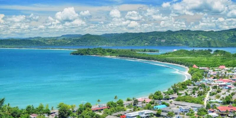 Pesona Pantai Hamadi Papua