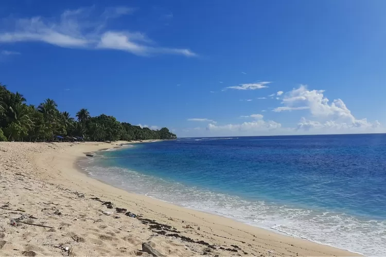 surga tersembunyi di papua pantai base-g