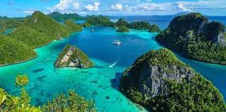 Paket tour Raja Ampat 1 hari tour. Kunjungi Piaynemo dan Wayag. Nikmati keindahan alam dan bawah laut yang memesona.