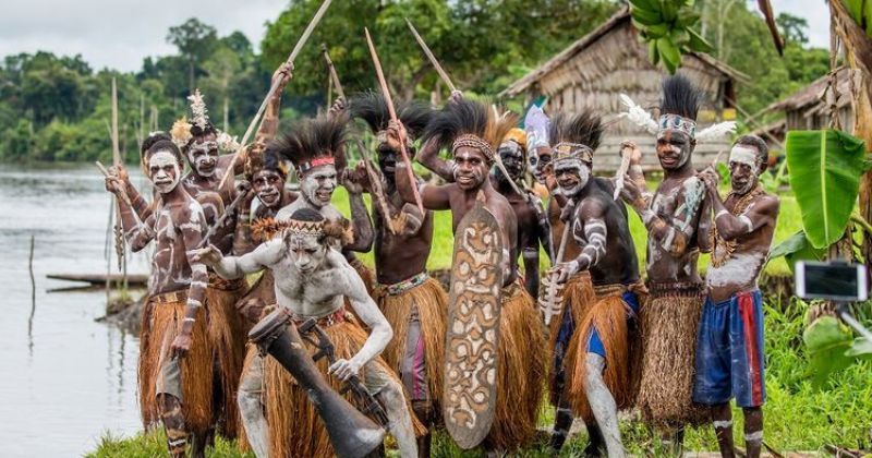 3 Tips Mengikuti Upacara Adat Masyarakat Asli Raja Ampat