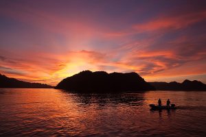 Keindahan Destinasi Wisata Di Raja Ampat Papua Saat Matahari Terbenam