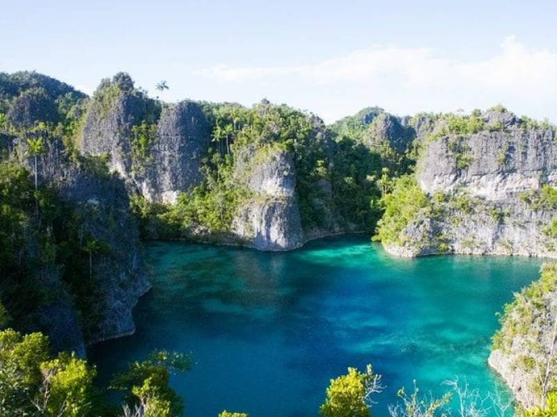 5 Destianasi Bukit Di Pulau Papua Yang Indah