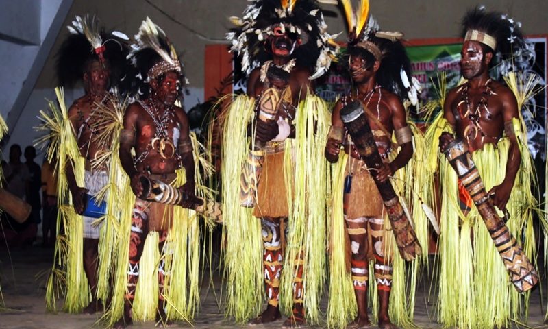 Menjelajahi Keunikan Upacara Dan Pakaian Adat Yang Ada Di Papua