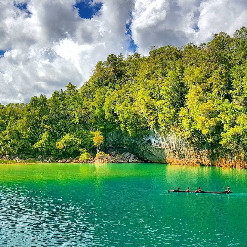 Pesona Keindahan Alam Papua Wisata Danau Uter