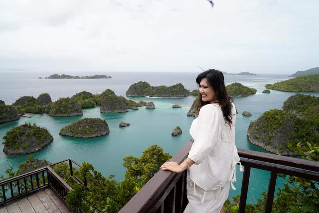 Paket wisata Raja Ampat 1 hari group. Kunjungi Piaynemo dan Wayag. Ajak teman-teman Anda untuk berpetualangan.