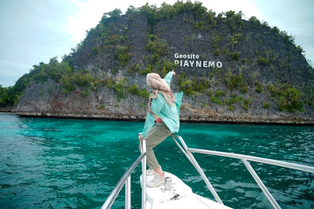 Paket Wisata Raja Ampat 4 Hari 3 Malam Tour Murah