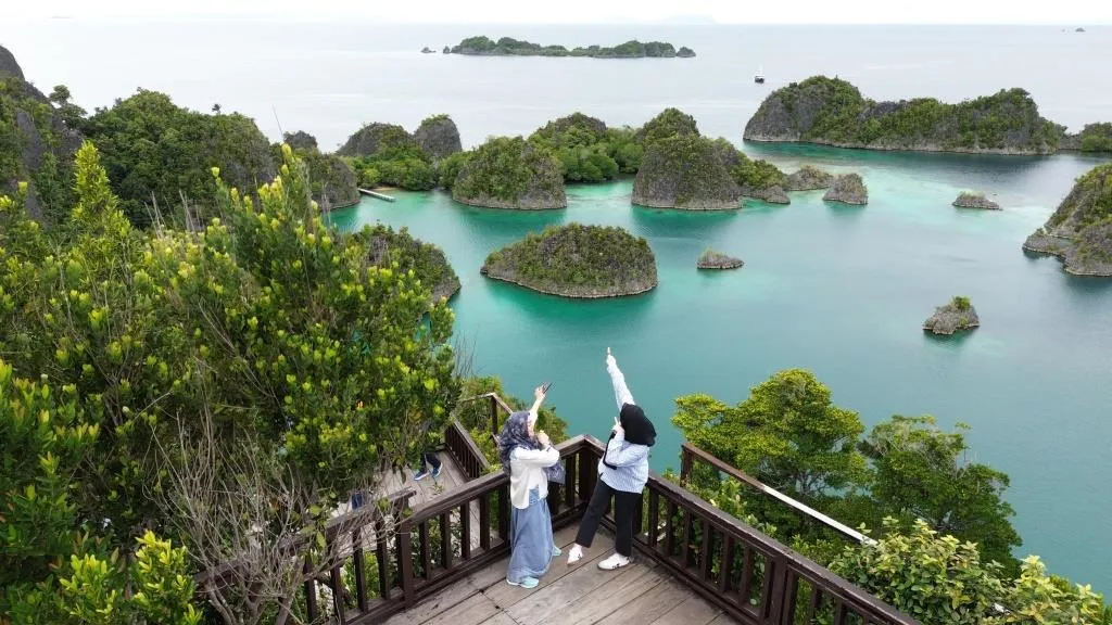 Paket Wisata Raja Ampat 4 Hari 3 Malam Snorkeling