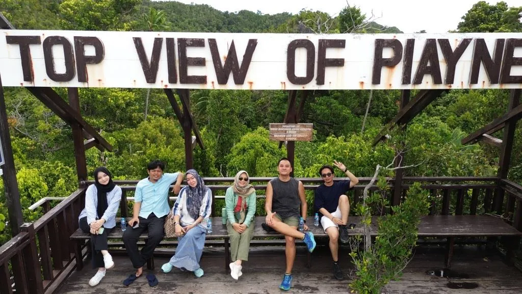 Paket Wisata Raja Ampat 2 Hari 1 Malam Snorkeling