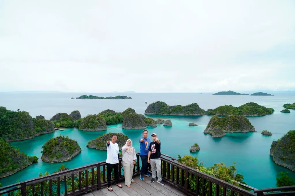 Paket Tour Raja Ampat 5 Hari 4 Malam Hemat