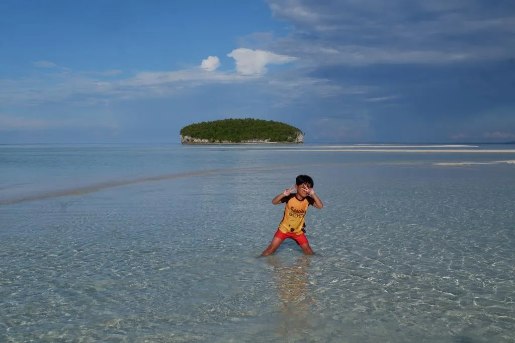 Paket Tour Raja Ampat 1 Hari Piaynemo