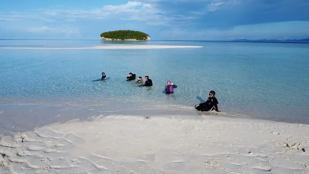 Paket Wisata Raja Ampat 5 Hari 4 Malam Waisai