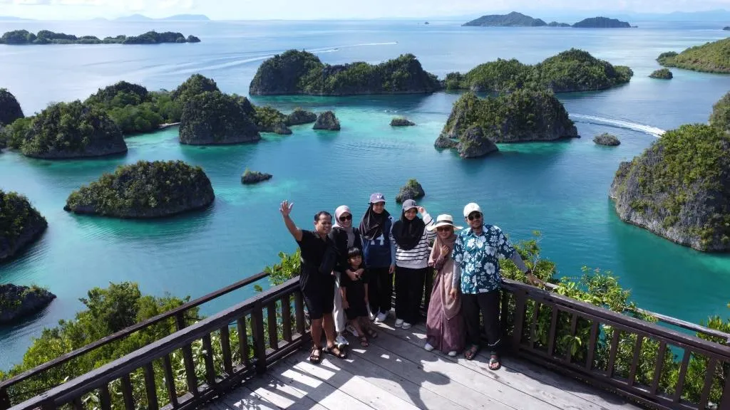 Paket Wisata Raja Ampat 2 Hari 1 Malam Wisata