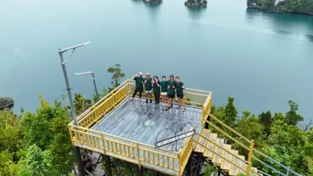 Paket tour Raja Ampat Arborek 2 hari 1 malam. Jelajahi Piaynemo dan Arborek. Rasakan pengalaman menginap di homestay lokal yang nyaman.