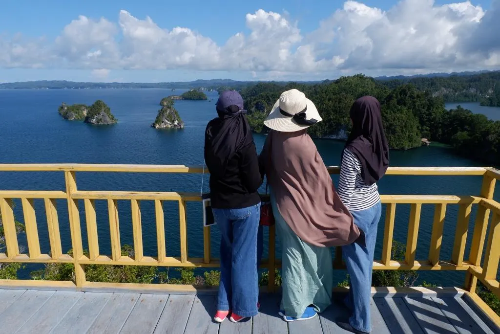 Paket Tour Raja Ampat 4 Hari 3 Malam Wayag