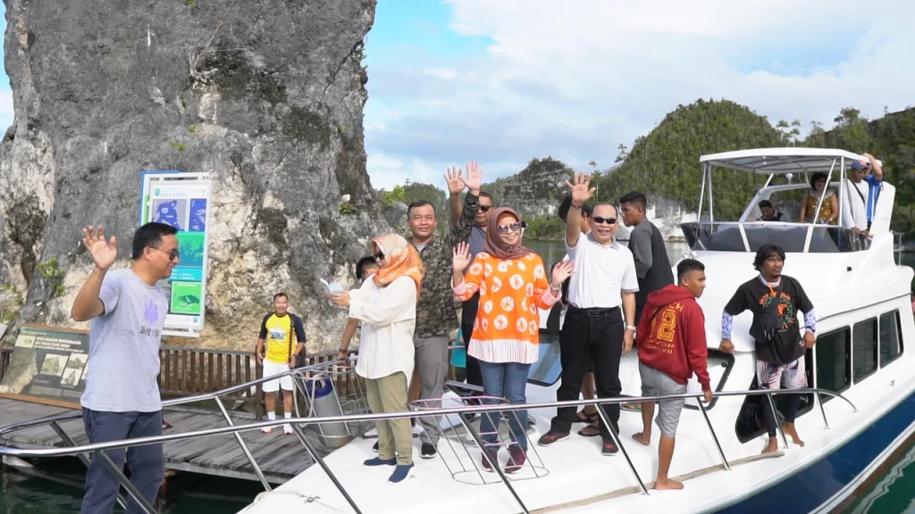 Paket Tour Raja Ampat 3 Hari 2 Malam Snorkeling