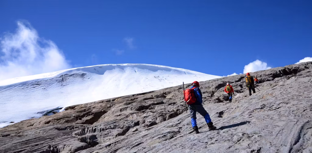 Puncak Salju Dibawah Laut Raja Ampat